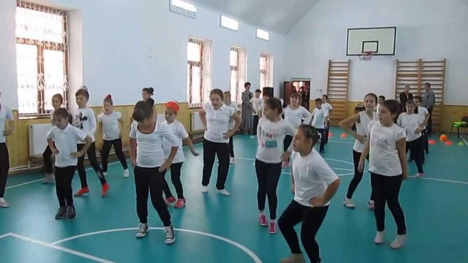 Ministerul Educației din Moldova introduce ore de yoga obligatorii pentru elevi
