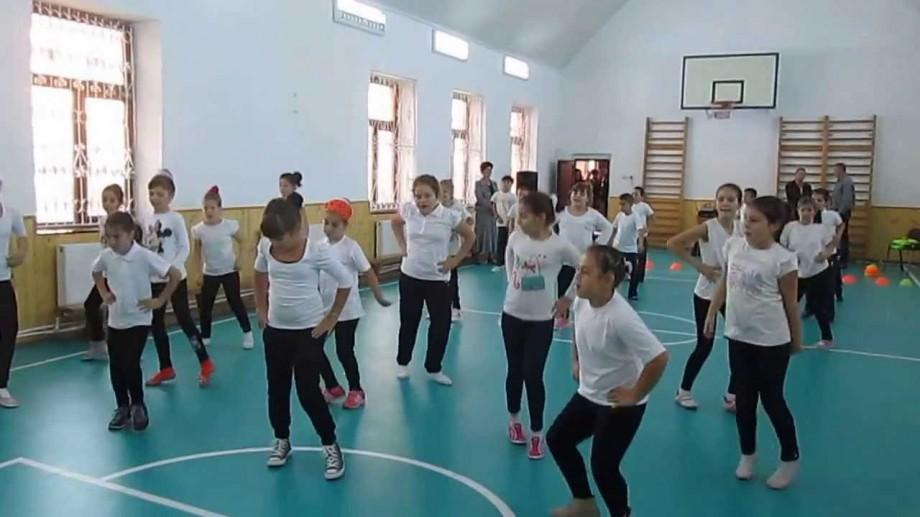 Ministerul Educației din Moldova introduce ore de yoga obligatorii pentru elevi